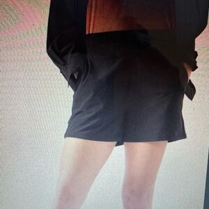 Brooklyn shorts- mid rise size 16 black